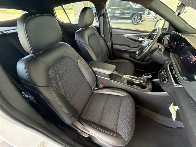2025 Buick NV Preferred FWD