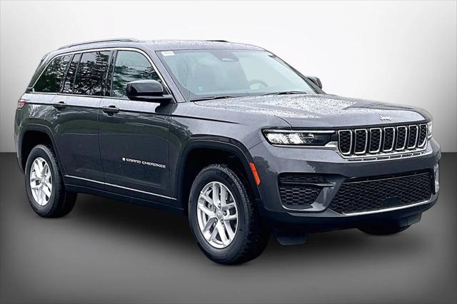 New 2026 Baltic Gray Metallic Clear-Coat Exterior Paint Jeep Laredo image 2