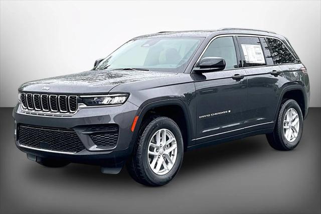 New 2026 Baltic Gray Metallic Clear-Coat Exterior Paint Jeep Laredo image 4