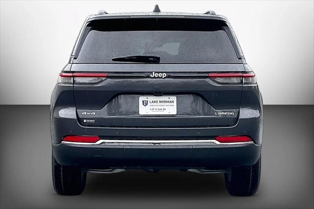 New 2026 Baltic Gray Metallic Clear-Coat Exterior Paint Jeep Laredo image 7