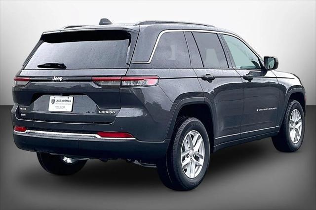 New 2026 Baltic Gray Metallic Clear-Coat Exterior Paint Jeep Laredo image 8