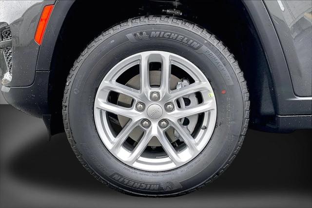 New 2026 Baltic Gray Metallic Clear-Coat Exterior Paint Jeep Laredo image 26