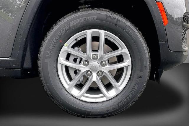 New 2026 Baltic Gray Metallic Clear-Coat Exterior Paint Jeep Laredo image 27