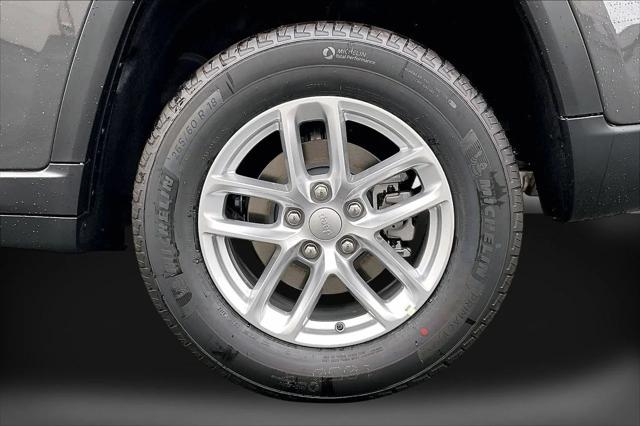 New 2026 Baltic Gray Metallic Clear-Coat Exterior Paint Jeep Laredo image 28