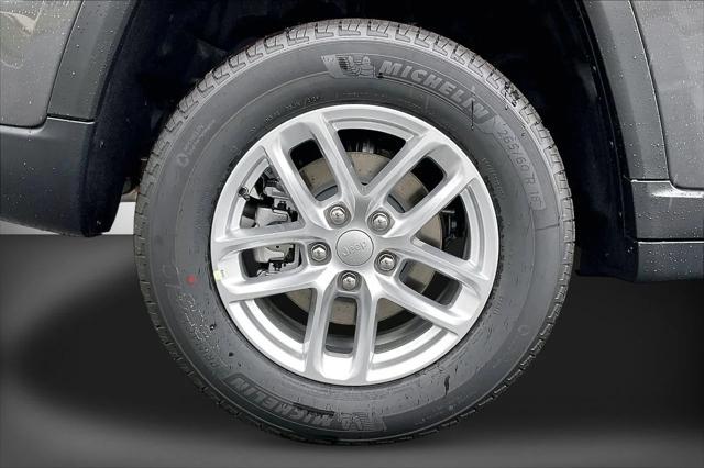 New 2026 Baltic Gray Metallic Clear-Coat Exterior Paint Jeep Laredo image 29