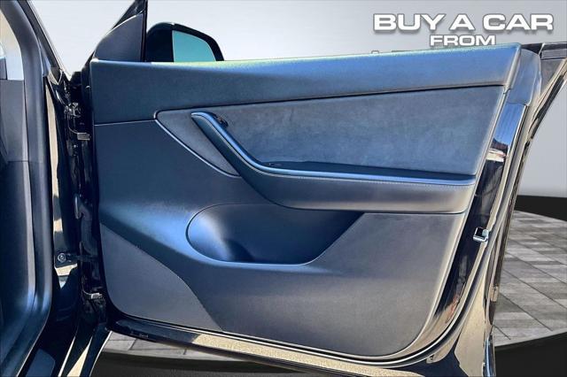 2022 Tesla Model Y Long Range Dual Motor All-Wheel Drive