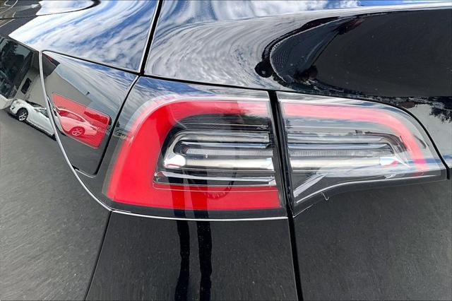 2022 Tesla Model Y Long Range Dual Motor All-Wheel Drive