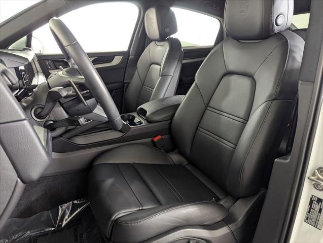 2025 Porsche Cayenne Unknown