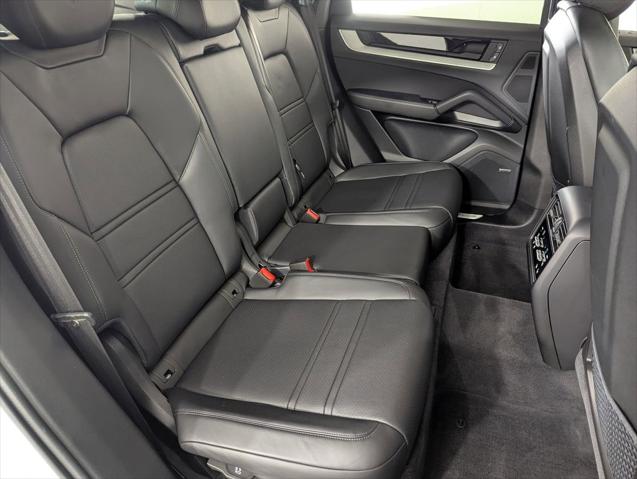 2025 Porsche Cayenne Unknown