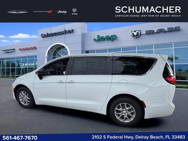2027 Chrysler Pacifica Select