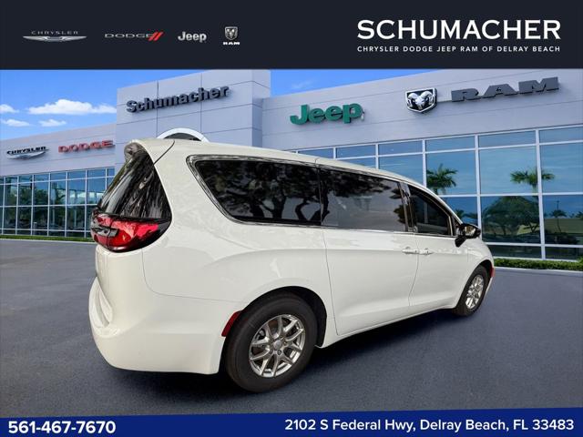 2027 Chrysler Pacifica Select