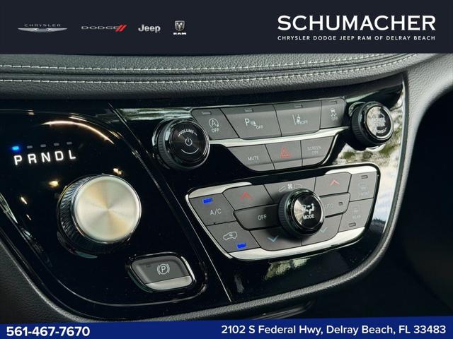 2027 Chrysler Pacifica Select