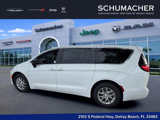 2027 Chrysler Pacifica Select