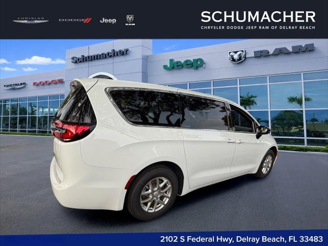2027 Chrysler Pacifica Select