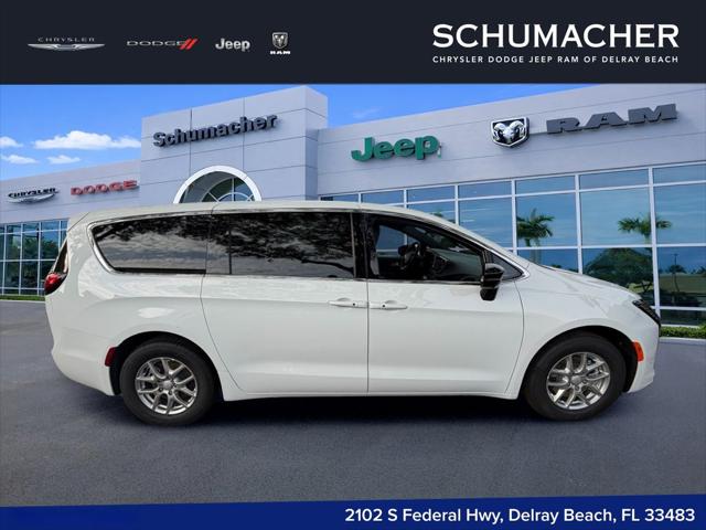 2027 Chrysler Pacifica Select