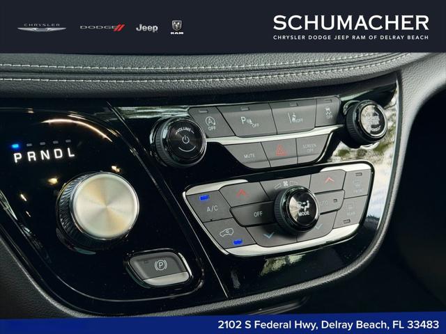 2027 Chrysler Pacifica Select