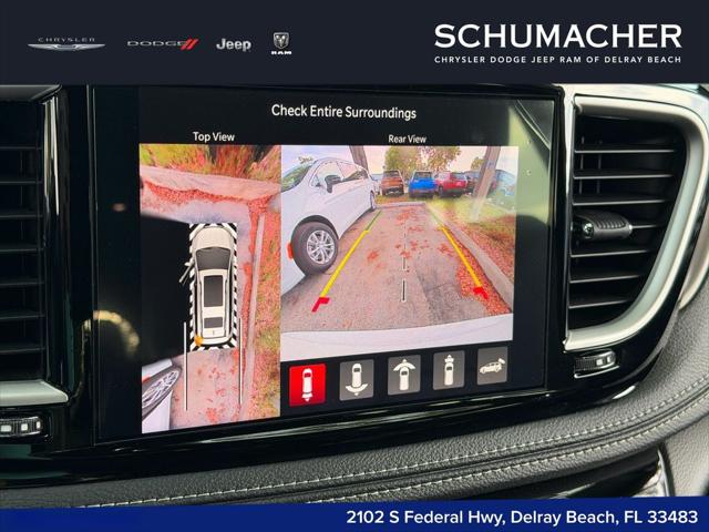 2027 Chrysler Pacifica Select