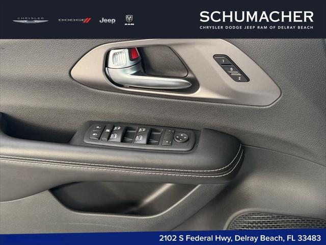 2027 Chrysler Pacifica Select
