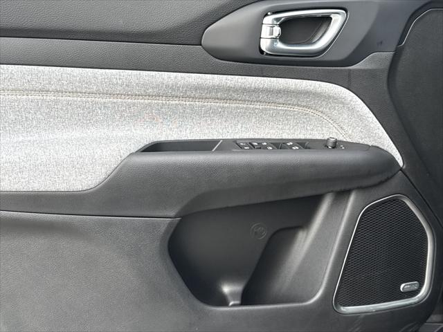 New 2026 Diamond Black Crystal Pearl-Coat Exterior Paint Jeep 85th Anniversary image 39