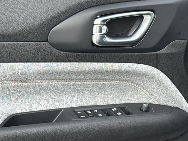 New 2026 Diamond Black Crystal Pearl-Coat Exterior Paint Jeep 85th Anniversary image 40