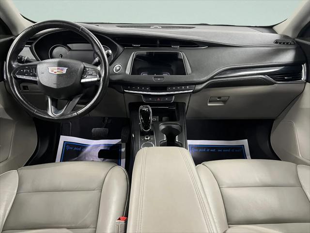 2023 Cadillac XT4 FWD Premium Luxury