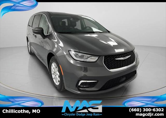 2023 Chrysler Pacifica Touring L for sale in Chillicothe, MO