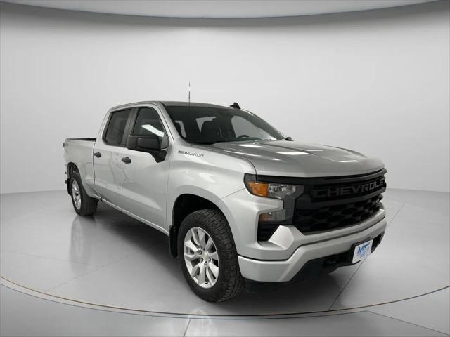 2022 Chevrolet Silverado 1500 4WD Crew Cab Standard Bed Custom