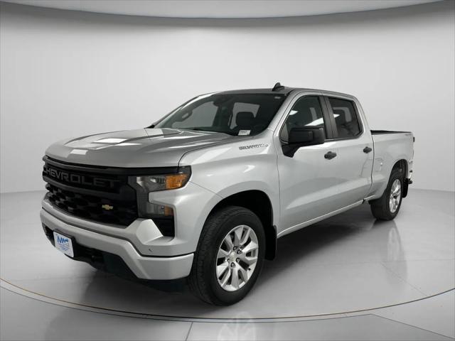 2022 Chevrolet Silverado 1500 4WD Crew Cab Standard Bed Custom