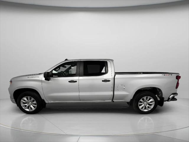 2022 Chevrolet Silverado 1500 4WD Crew Cab Standard Bed Custom