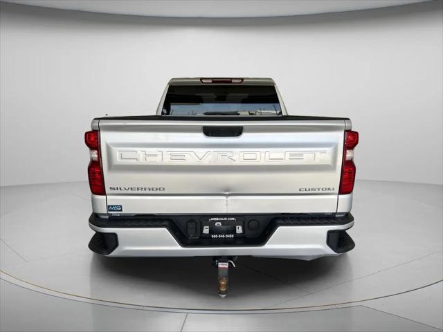 2022 Chevrolet Silverado 1500 4WD Crew Cab Standard Bed Custom