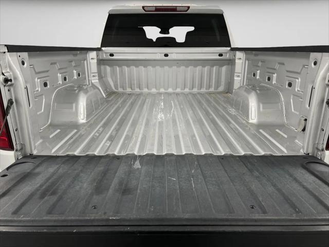 2022 Chevrolet Silverado 1500 4WD Crew Cab Standard Bed Custom