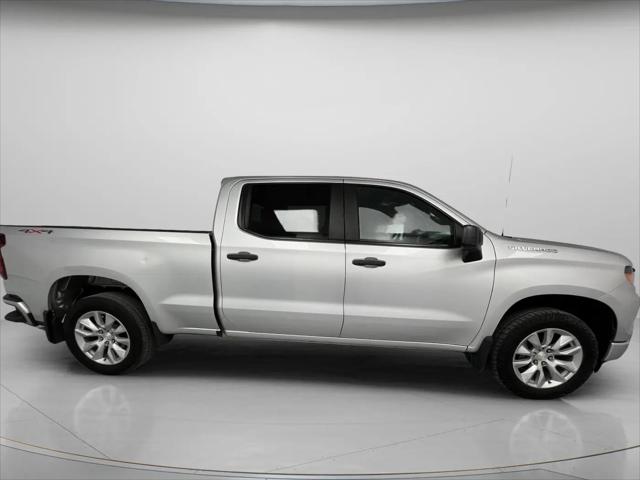 2022 Chevrolet Silverado 1500 4WD Crew Cab Standard Bed Custom