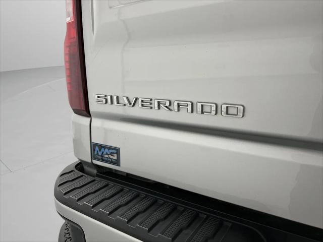 2022 Chevrolet Silverado 1500 4WD Crew Cab Standard Bed Custom