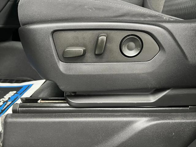 2022 Chevrolet Silverado 1500 4WD Crew Cab Standard Bed Custom