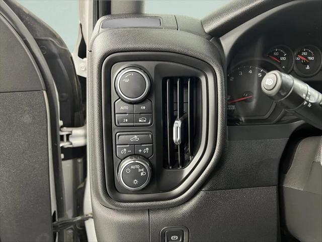 2022 Chevrolet Silverado 1500 4WD Crew Cab Standard Bed Custom