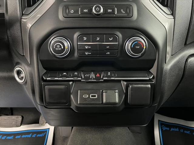 2022 Chevrolet Silverado 1500 4WD Crew Cab Standard Bed Custom