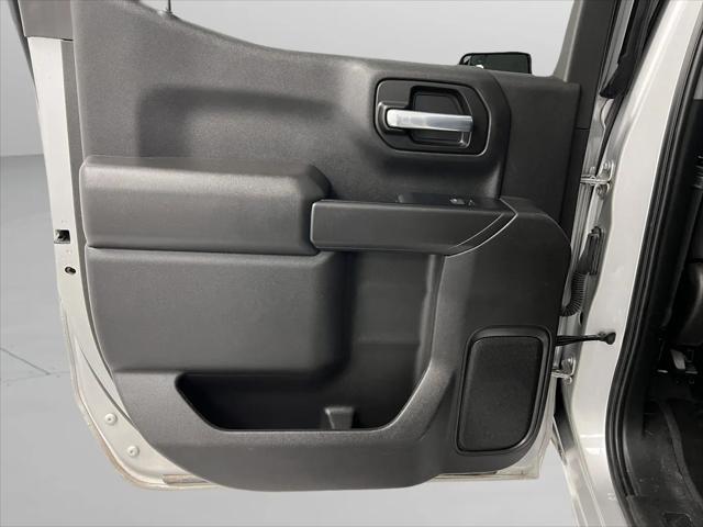 2022 Chevrolet Silverado 1500 4WD Crew Cab Standard Bed Custom