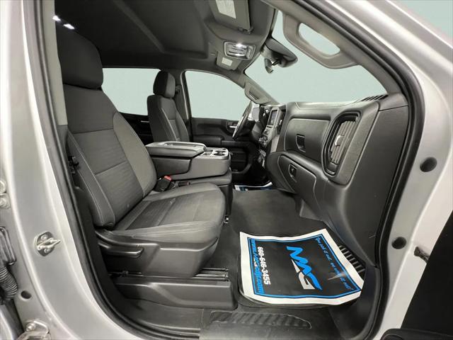 2022 Chevrolet Silverado 1500 4WD Crew Cab Standard Bed Custom