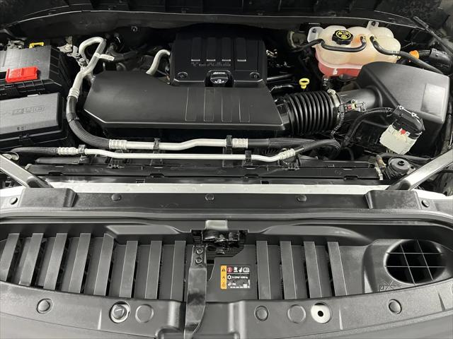 2022 Chevrolet Silverado 1500 4WD Crew Cab Standard Bed Custom