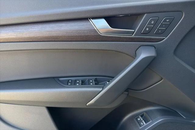 2024 Audi Q5 Premium 55 TFSI e S line quattro S tronic