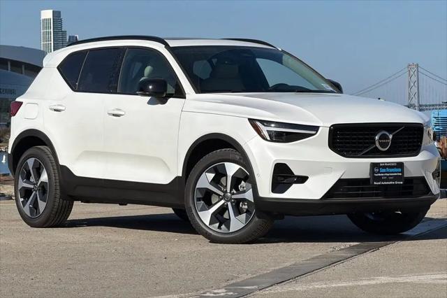 2026 Volvo XC40 Plus, B5 AWD Gas (mild hybrid), Dark