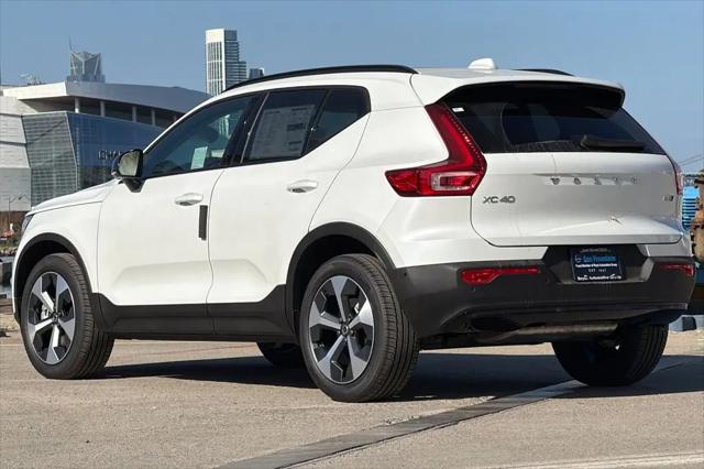 2026 Volvo XC40 Plus, B5 AWD Gas (mild hybrid), Dark