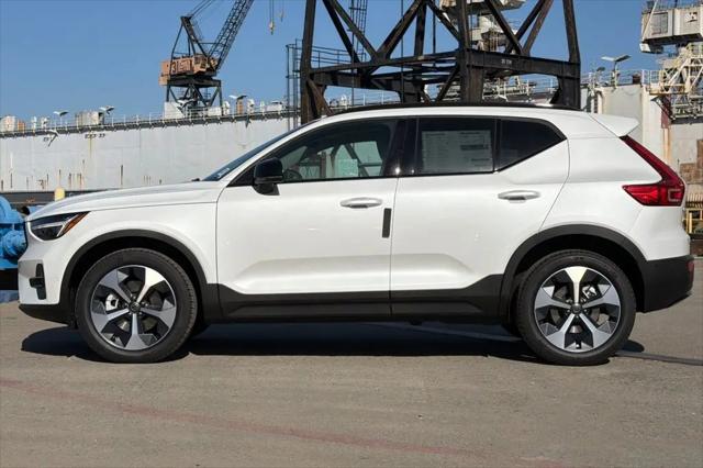 2026 Volvo XC40 Plus, B5 AWD Gas (mild hybrid), Dark