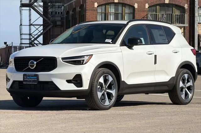 2026 Volvo XC40 Plus, B5 AWD Gas (mild hybrid), Dark