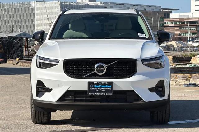 2026 Volvo XC40 Plus, B5 AWD Gas (mild hybrid), Dark