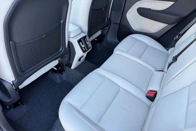 2026 Volvo XC40 Plus, B5 AWD Gas (mild hybrid), Dark