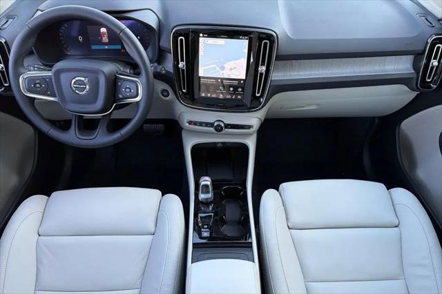 2026 Volvo XC40 Plus, B5 AWD Gas (mild hybrid), Dark