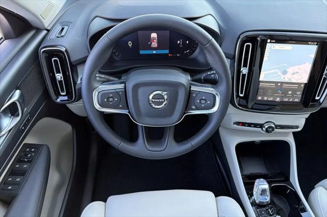 2026 Volvo XC40 Plus, B5 AWD Gas (mild hybrid), Dark