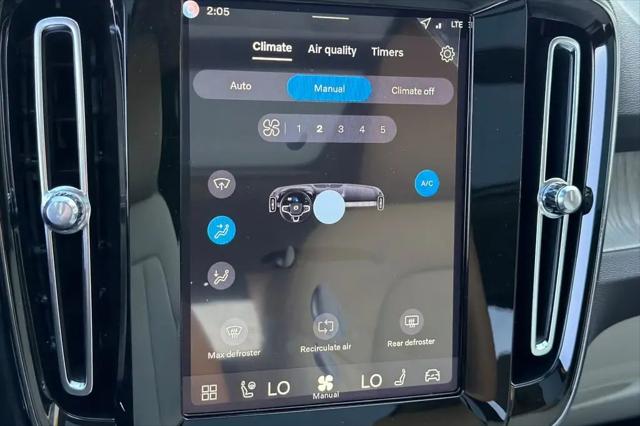 2026 Volvo XC40 Plus, B5 AWD Gas (mild hybrid), Dark