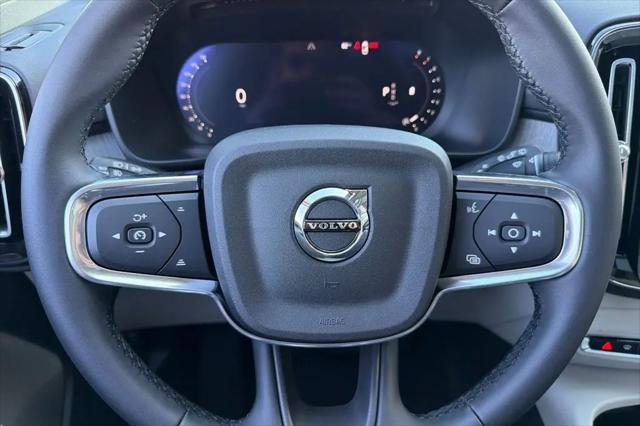 2026 Volvo XC40 Plus, B5 AWD Gas (mild hybrid), Dark